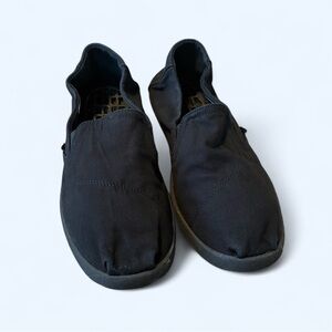 TOMS black canvas slip ons NO INSOLES Emo casual goth minimalist capsule
